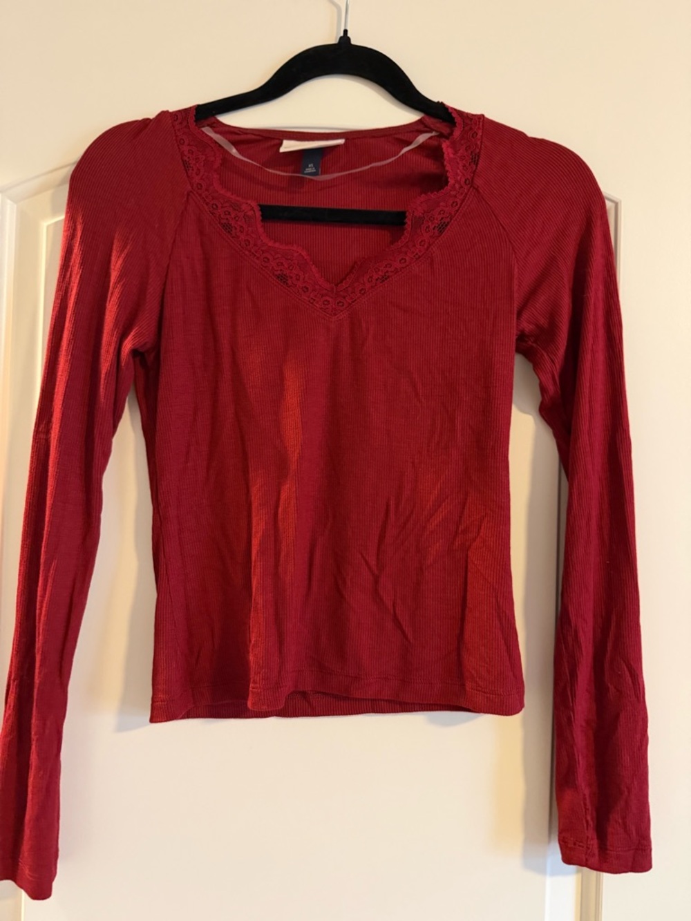 Universal Thread Red Ribbed Long-Sleeve Lace-Trim V-Neck Top